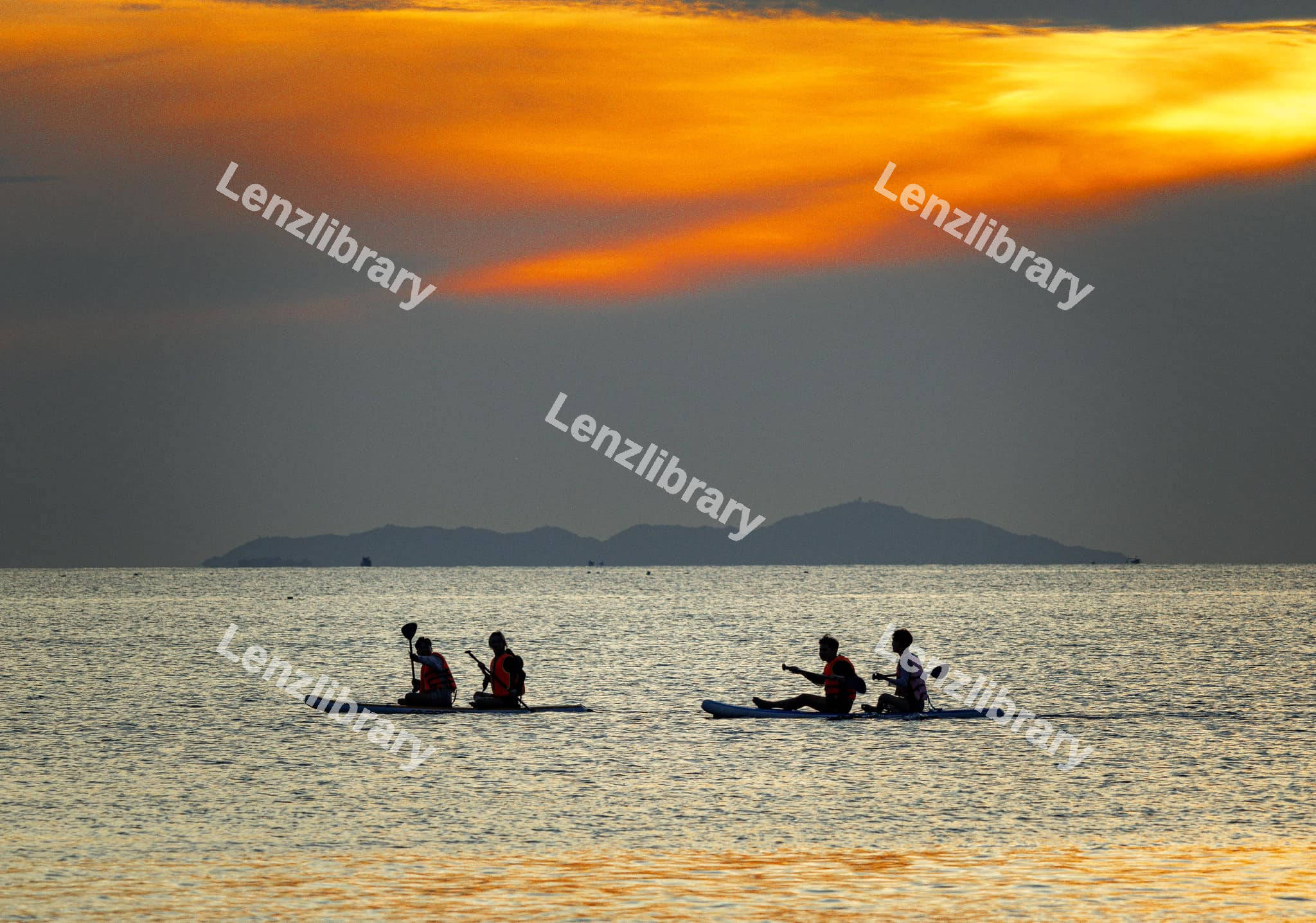 People on paddleboard
